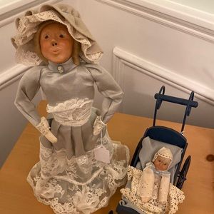 Byers Choice Caroler Mother and baby